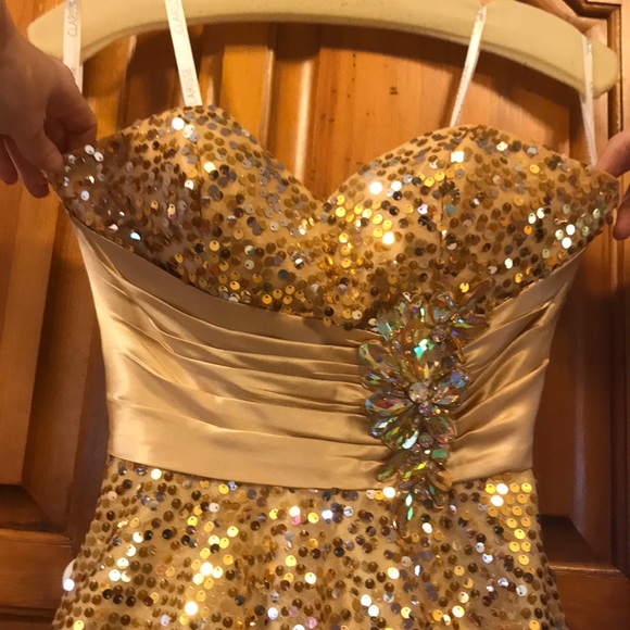 Gold sequin cocktail dress - Picture 2 of 5